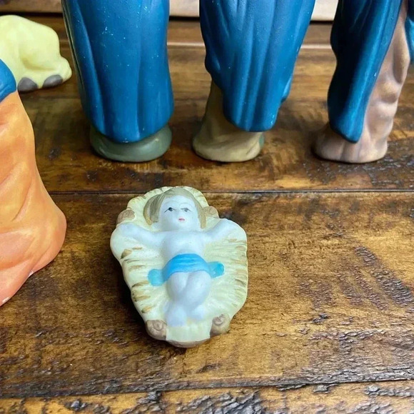 Vtg Hand Painted Nativity 7 pc Set: Baby Jesus,Joseph, Mary, Wise Men, One Cow - Picture 8 of 10